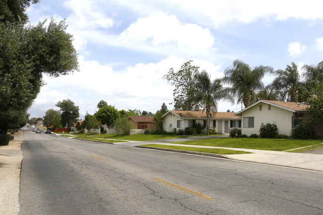 1905-1925 E Devonshire Ave in Hemet, CA - Building Photo - Building Photo