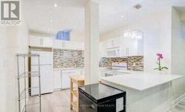 161 Vanda Dr in Vaughan, ON - Building Photo - Building Photo