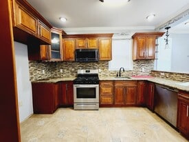 41 Randolph Ave, Unit Basement in Jersey City, NJ - Building Photo