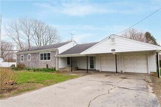 214 Morrison Ave in Middletown, RI - Building Photo - Building Photo