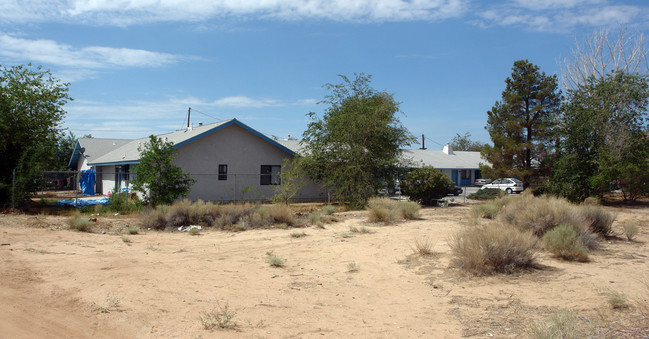 13361 Navajo Rd in Apple Valley, CA - Building Photo - Building Photo