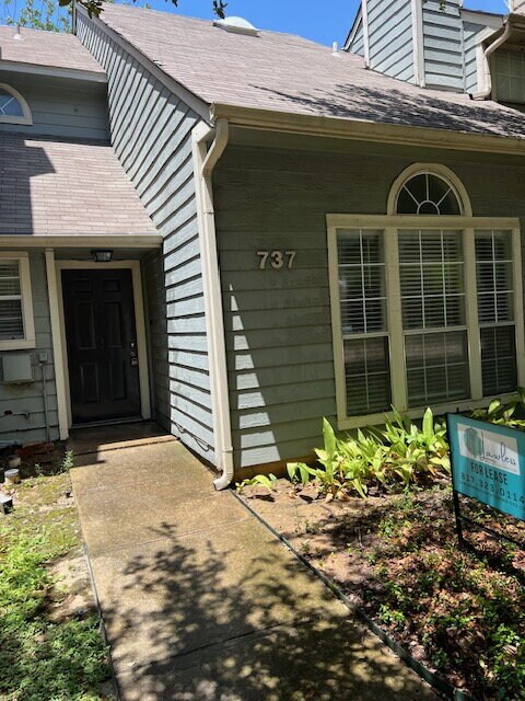 737 Berkley Plaza in Irving, TX - Building Photo