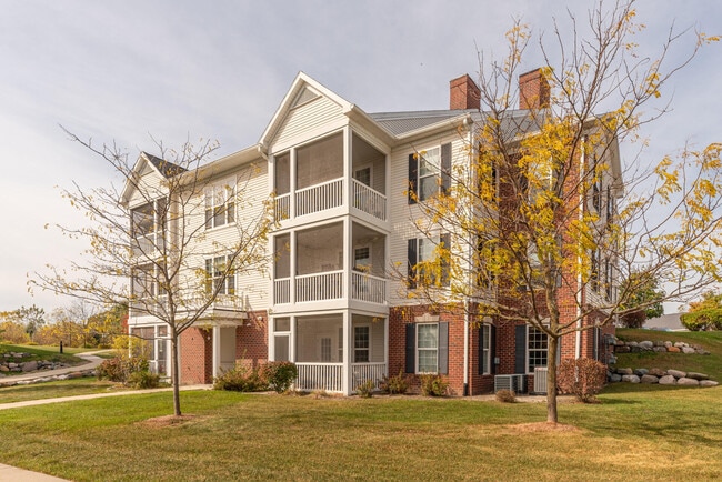 1008 W Summerfield Gln Cir in Ann Arbor, MI - Building Photo - Building Photo