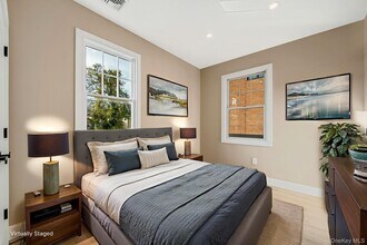 24 Skillman St in Roslyn, NY - Building Photo - Building Photo