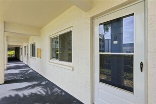 350 79th Ave N in St. Petersburg, FL - Building Photo