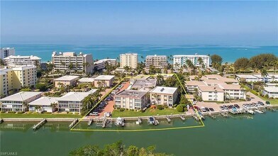 1930 Gulf Shore Blvd N in Naples, FL - Foto de edificio - Building Photo
