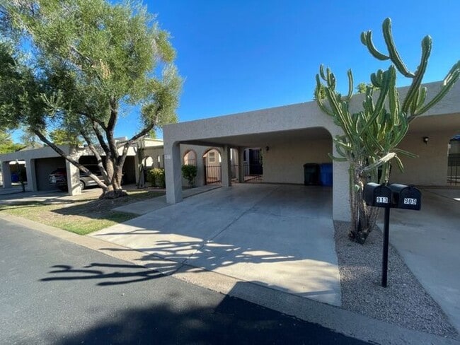 property at 913 E Beryl Ave