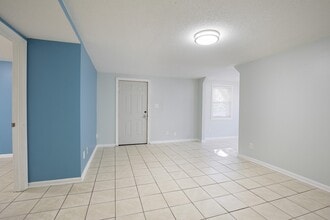 1006 S 5th Street, Unit A in Carolina Beach, NC - Foto de edificio - Building Photo