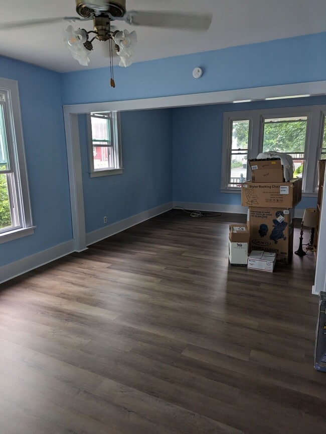 12 Lyon Pl, Unit 1st Floor in Utica, NY - Foto de edificio - Building Photo