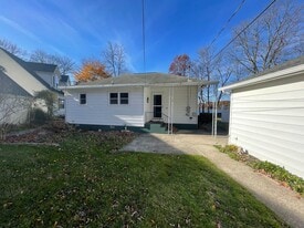 19680 E Brandywine Dr in Gobles, MI - Building Photo