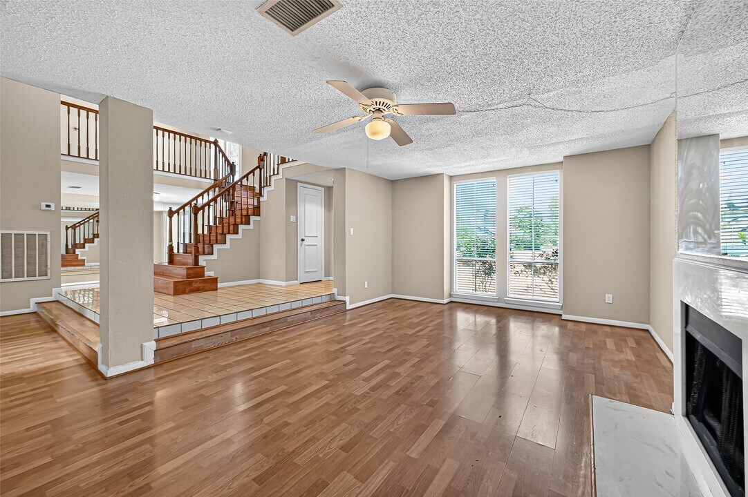 1535 Beaconshire in Houston, TX - Building Photo