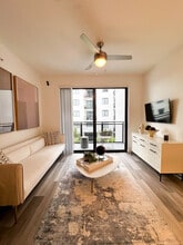 670 NE 1st Pl, Unit B3 in Hialeah, FL - Building Photo - Building Photo
