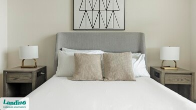 4985 Eastwood Greens St, Unit 12-302 in Ft. Myers, FL - Foto de edificio - Building Photo