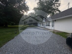 1613 S Main St in Mansfield, OH - Foto de edificio - Building Photo