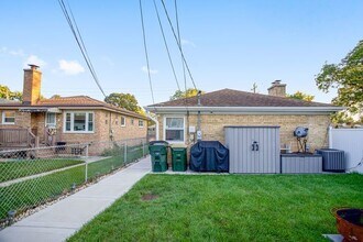 8001 N Elmore St in Niles, IL - Building Photo - Building Photo