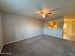 366 Hunting Green Dr in Jacksonville, NC - Building Photo - Building Photo