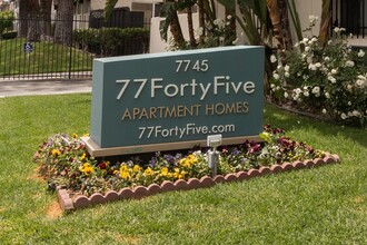 77 Fortyfive in Reseda, CA - Building Photo - Building Photo