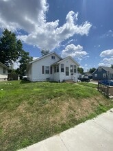 900 Center Point Rd NE in Cedar Rapids, IA - Building Photo - Building Photo