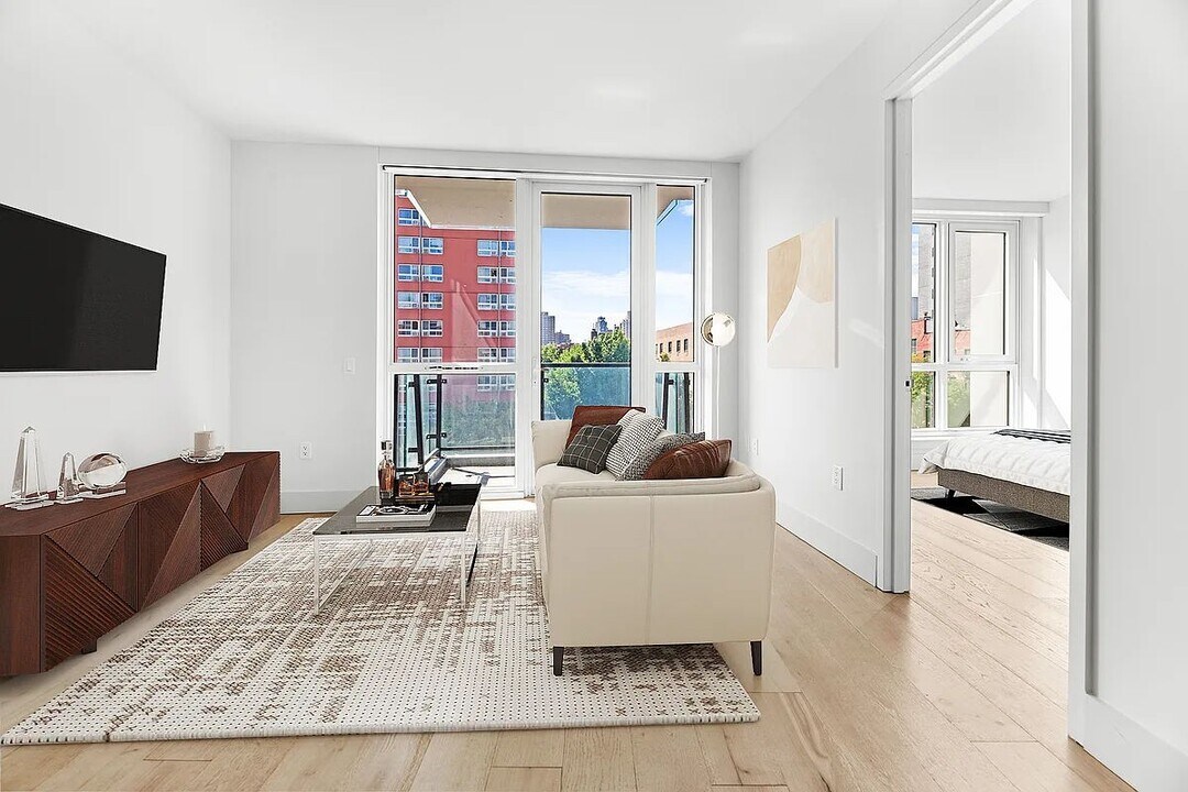 251 E 2nd St-Unit -4A in New York, NY - Building Photo
