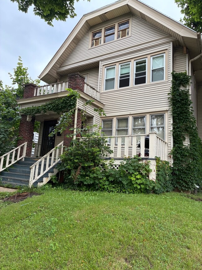 3702 N 15th St, Unit Upper