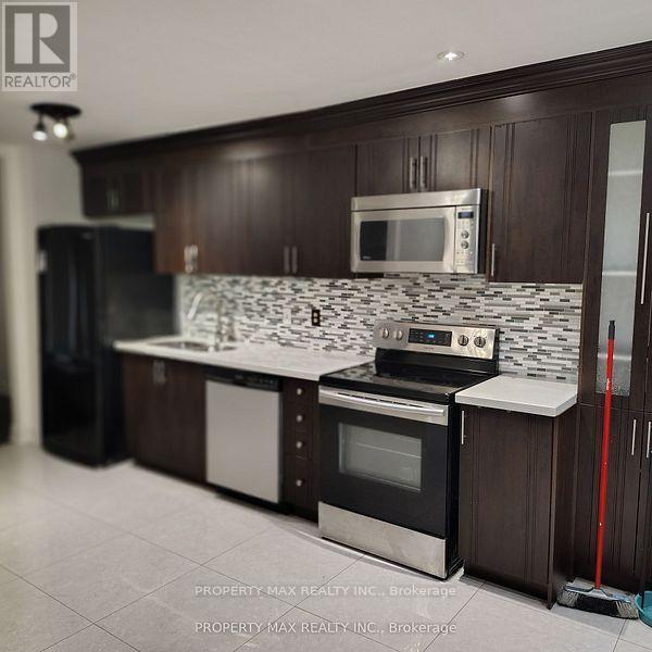 246 Simmons Blvd in Brampton, ON - Building Photo - Building Photo