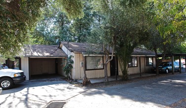 120-126 Pine in Sonoma, CA - Foto de edificio - Building Photo