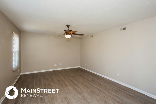 6002 Tybalt Dr in Indianapolis, IN - Foto de edificio - Building Photo