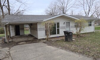 316 E Lynda Dr in Carbondale, IL - Building Photo