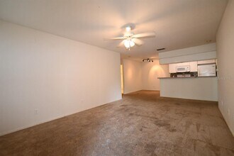 36100 Lake Chase Blvd in Zephyrhills, FL - Building Photo - Building Photo