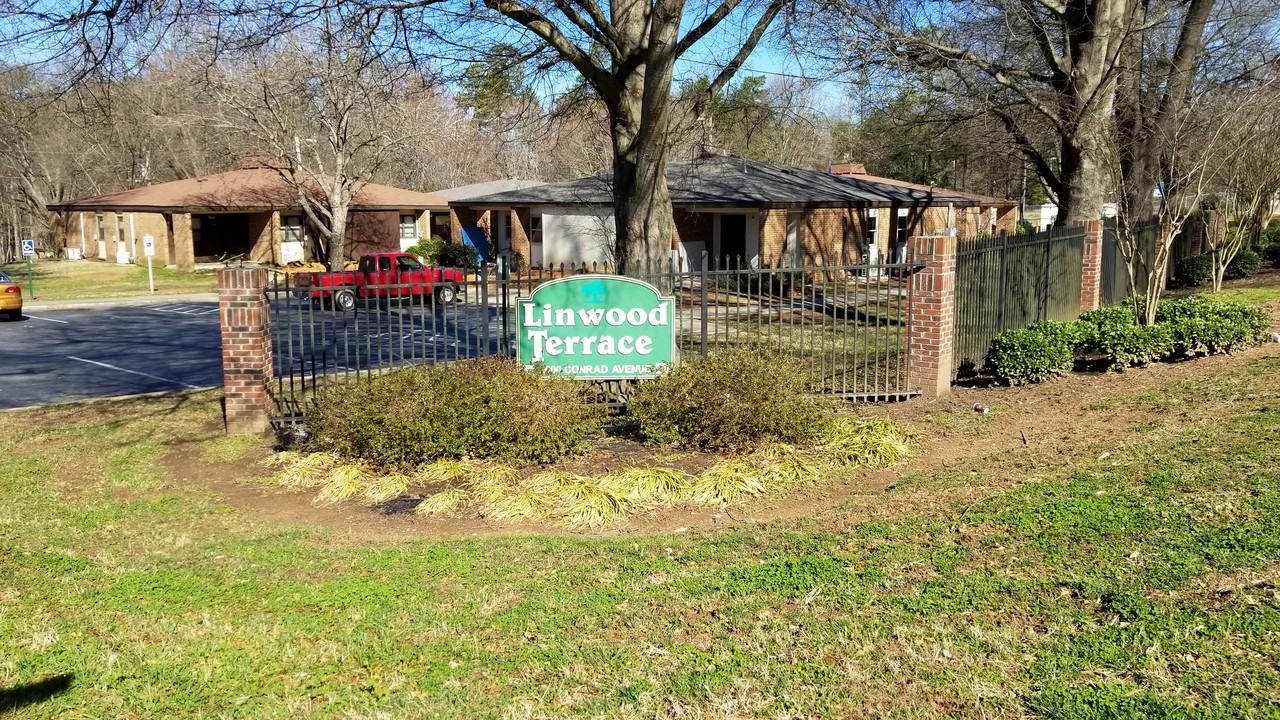 Linwood Terrace in Gastonia, NC - Building Photo