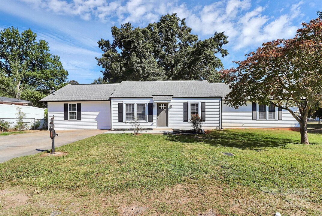 403 E 27th St in Kannapolis, NC - Building Photo
