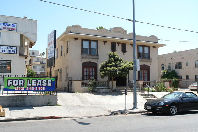 2834 James M Wood Blvd in Los Angeles, CA - Foto de edificio - Building Photo
