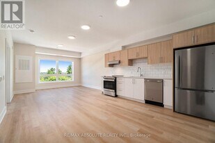 12 Thomas St S in Arnprior, ON - Building Photo