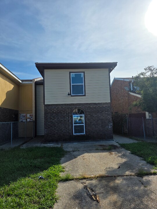 7831 Sail St in New Orleans, LA - Building Photo