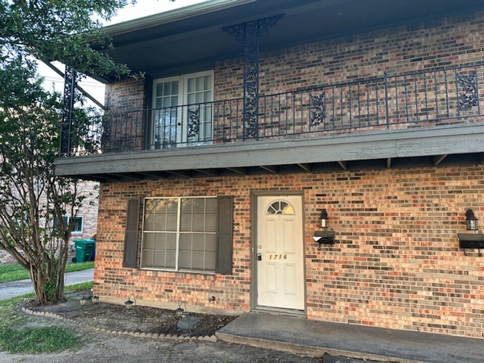 1716-1718-1718 N Travis St in Sherman, TX - Building Photo