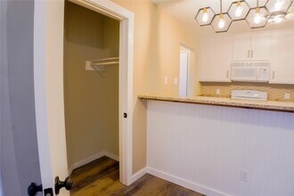 2401 Sycamore Ave in Huntsville, TX - Building Photo - Building Photo