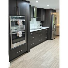 3231 Salzedo St in Coral Gables, FL - Foto de edificio - Building Photo