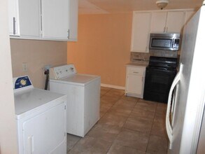 544 Greenbriar Townhouse Way in Las Vegas, NV - Building Photo - Building Photo