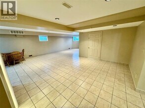 2580 Northway Ave in Windsor, ON - Building Photo - Building Photo