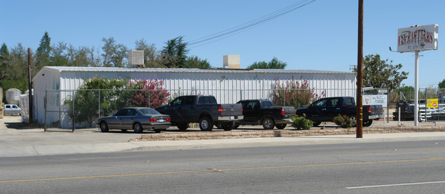 Locust Grove in Lancaster, CA - Foto de edificio - Building Photo