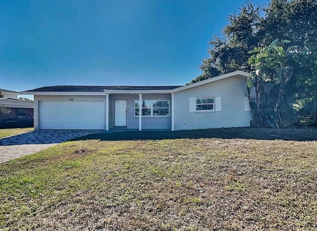 property at 1265 Stratford Dr