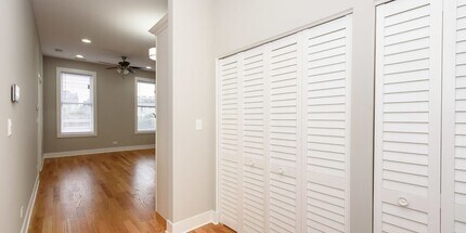 2125 W Chicago Ave in Chicago, IL - Building Photo - Building Photo