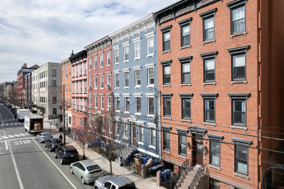 406 Grand St in Hoboken, NJ - Building Photo