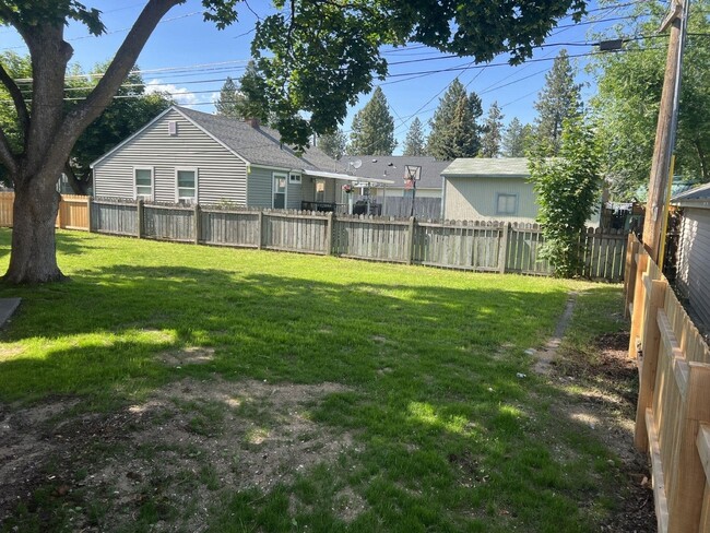 211 E Nordin Ave in Spokane, WA - Foto de edificio - Building Photo