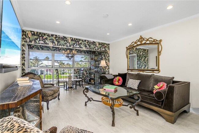 property at 624 Broad Ave S