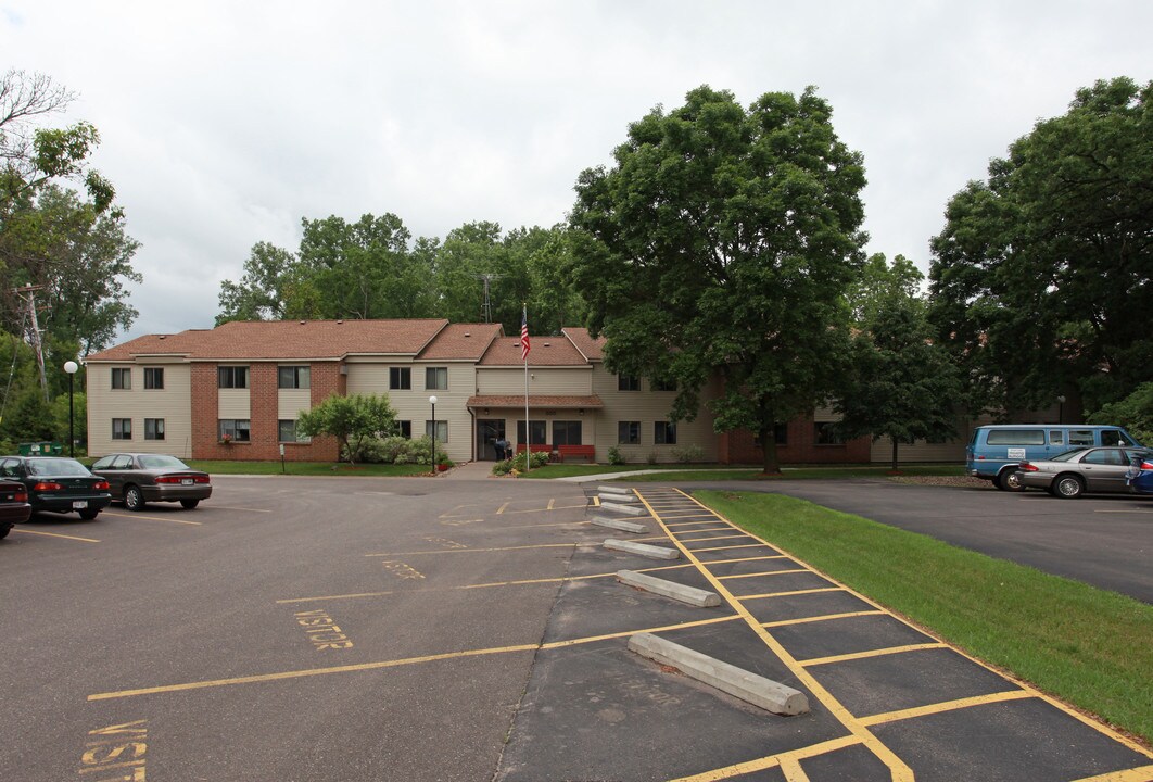 Briarwood Apartments in River Falls, WI - Building Photo