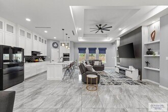 29 N Queen Palm in Los Fresnos, TX - Building Photo - Building Photo