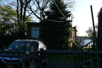 574 Minnieford Ave in Bronx, NY - Foto de edificio - Building Photo