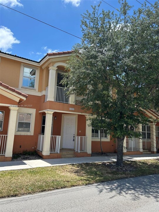 10906 SW 240th St in Homestead, FL - Building Photo