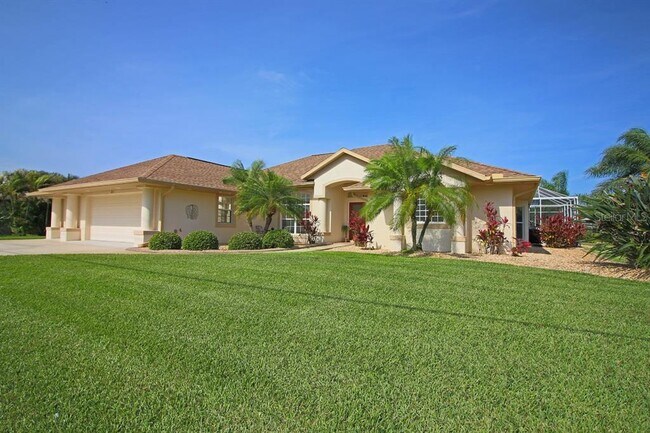 811 Rotonda Cir in Rotonda West, FL - Building Photo - Building Photo